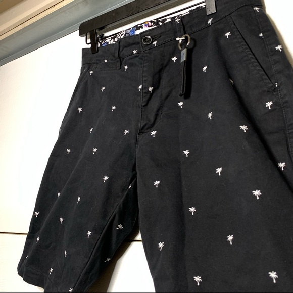 Denim & Flower Tropical Pattern Shorts - Picture 5 of 6